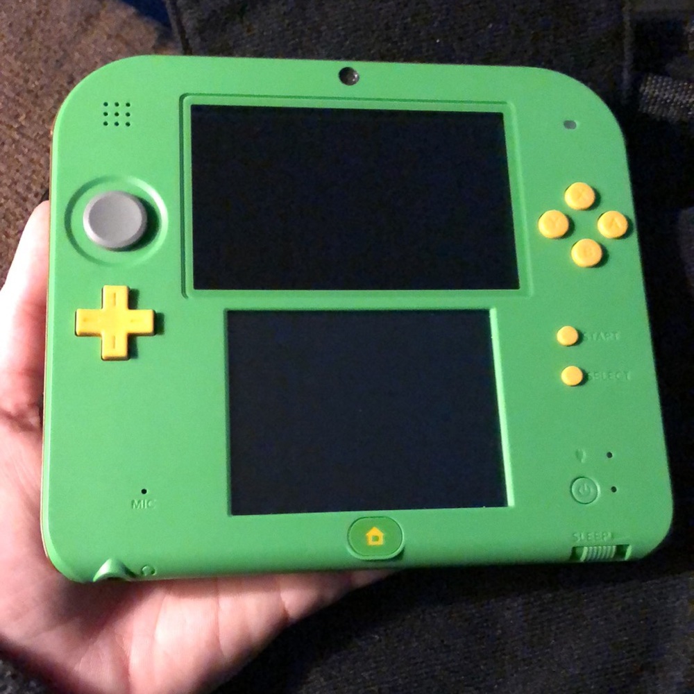 Special Legend of Zelda Nintendo 2DS handheld system! Hard to find now!